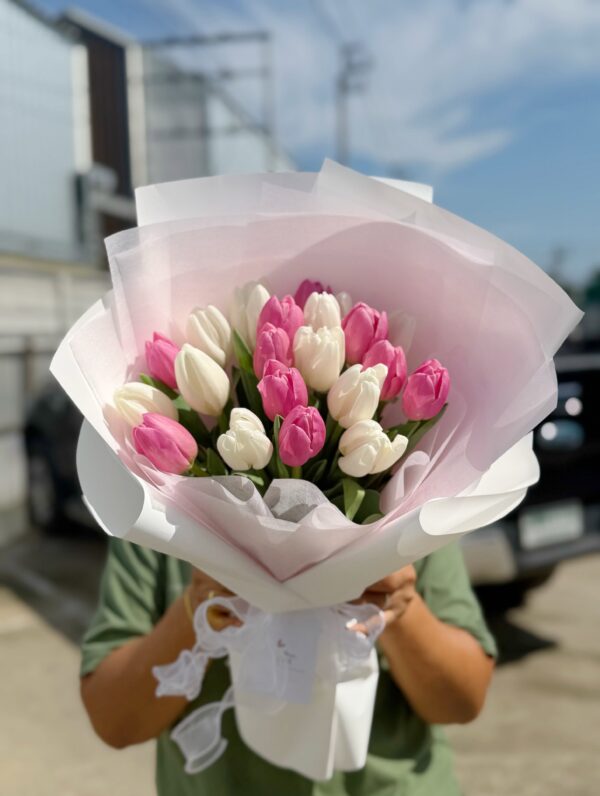 Tulip Amour Bouquet