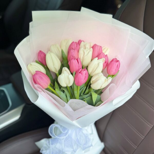 Tulip Amour Bouquet