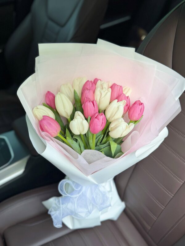 Tulip Amour Bouquet